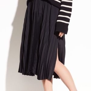 Vince drape pleated skirt Sz XS